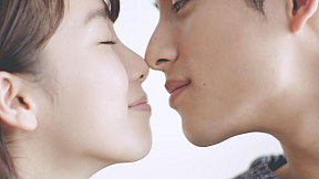 飯豊まりえ(左)