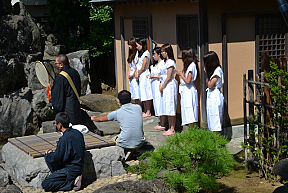 マリーンズ カンパイガールズ　滝行
