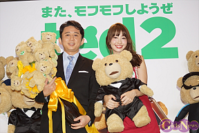 有吉弘行(左)・小嶋陽菜(右)