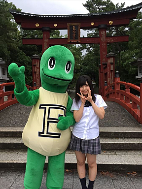 ラプトくん(左)、武田舞彩(右)