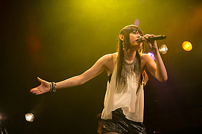 織田かおり「8th SOLO LIVE“FRIDAY NIGHT”」の様子