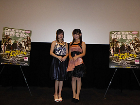 冨手麻妙(左)・星名美津紀(右) (C)若杉公徳/講談社 (C)2015「映画 みんな！エスパーだよ！」製作委員会