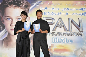 水川あさみ(左)、成宮寛貴(右) (C)2015 WARNER BROS. ENTERTAINMENT INC. AND RATPAC-DUNE ENTERTAINMENT LLC