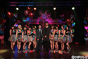 Cheeky Paradeと西島秀俊演・伊藤淳史 (C)フジテレビ