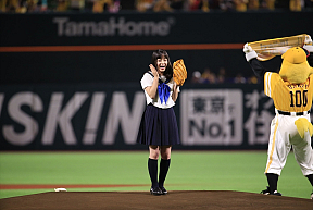 橋本環奈 (C)2016「セーラー服と機関銃-卒業-」製作委員会