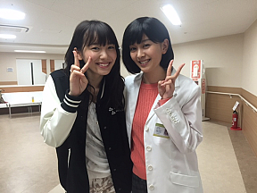 飯豊まりえ(左)・石橋杏奈(右)