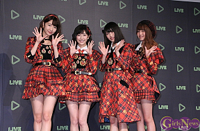 (左から)柏木由紀、渡辺麻友、横山由依、加藤玲奈