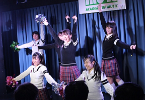 制服向上委員会