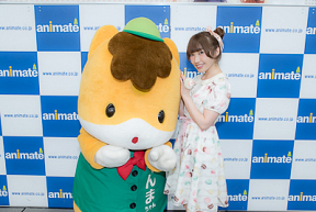 ぐんまちゃん(左)と内田彩(右)