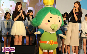 鈴木愛理(左)と熊井友理奈による“抹茶ーず”