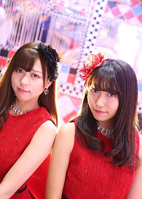 WHY＠DOLL　青木千春（写真左、23 歳）※リーダー　浦谷はるな（写真右、21 歳）