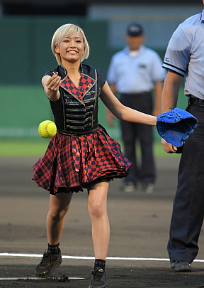 ベイビーレイズJAPAN始球式より