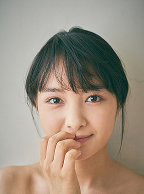 葵わかな　2017年版カレンダーより