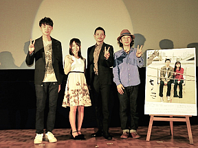 【写真左】左より金井純一監督、増田璃子、吉沢悠、おおはた雄一