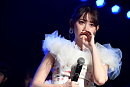 「小嶋陽菜卒業公演」より(c)AKS