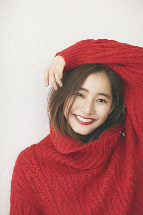 新木優子オフィシャルカレンダーより