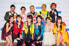 (前列左から)和田彩花、吉澤ひとみ、保田圭、市井紗耶香、矢口真里、譜久村聖 (後列)DA PUMP