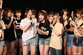 SKE48劇場での発表の瞬間の谷 真理佳さん。