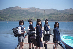 映画　『私たちは、』より。