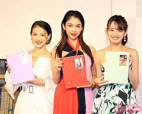 左から松井りな・結城モエ・高尾美有