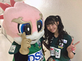 『FC岐阜』公式マスコットのギッフィーと長尾しおり