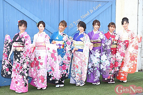 R・I・P GIRLS(左から☆HOSHINO・仲村美海・橋本梨菜・犬童美乃梨・森咲智美・葉月あや・薄井しお里)