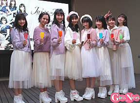 Juice=Juice。（左から）稲場愛香、高木紗友希、段原瑠々、宮崎由加、宮本佳林、梁川奈々美、金澤朋子、植村あかり