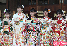 「エイベックス・マネジメント」の新春晴れ着撮影会より。(左から)今泉佑唯、飯豊まりえ、浅川梨奈、大幡しえり、大原優乃