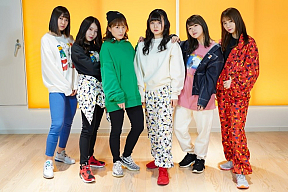 SKE48　（左から）井田玲音名、 杉山愛佳、 斉藤真木子、 上村亜柚香、 山内鈴蘭、 松本慈子