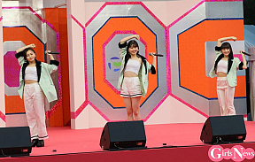 平井美葉、小林萌花、里吉うたの