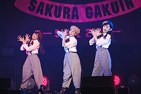 「美術部 Art Performance Unit“trico dolls”」のステージより