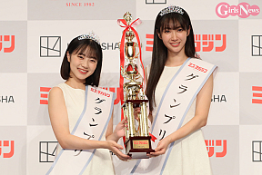 ミスマガジン2022グランプリ　（左から）咲田ゆな、瑚々