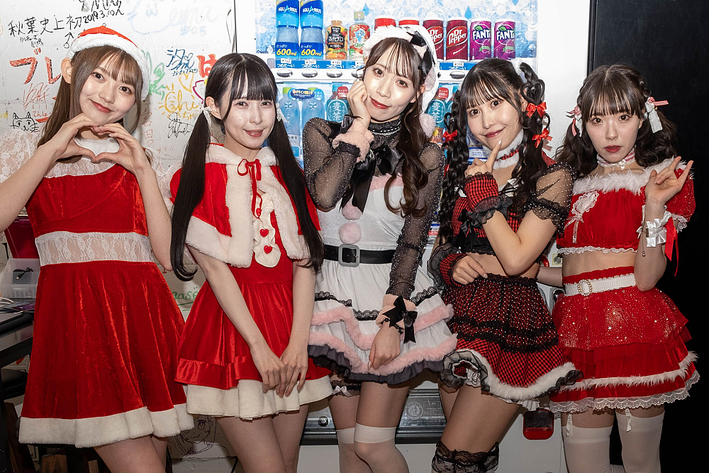 Luce Twinkle Wink☆がクリスマス衣装で単独公演を開催!! - GirlsNews