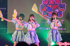 PiXMiX　　(左から）大谷美咲、和泉芳怜、武内愛莉
