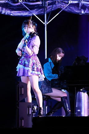 有澤一華、小林萌花