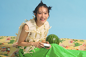 「南沙良2024年カレンダー」【8月　テーマ＝スイカ】