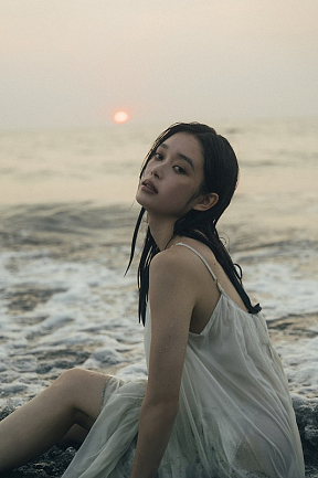 「髙石あかりファースト写真集　幻灯」（東京ニュース通信社刊） 撮影／横山マサト