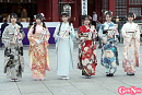 「2024年 AKB48 二十歳のつどい」より　（左から）成⽥⾹姫奈・佐藤美波・千葉恵⾥・⽥⼝愛佳・⽔島美結・太⽥有紀