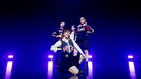 「Mr.Gorgeous」ライブ映像より