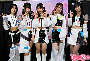 結音YUION　（左から）MARINA、MEKU、UTA、YUURI、MIYU