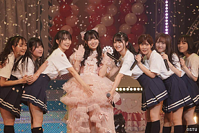 岩田陽菜（中央）