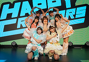 HAPPY CREATORS（上段左から）小鈴かれん、逢川あい、（中段左から）夏目りこ、楠森しゅり、松本せりな、（下段左から）橘あや、七瀬こあ