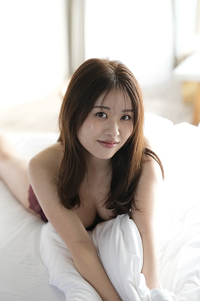 中西智代梨ファースト写真集『ちより日和』より