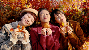 今田美桜（中央）