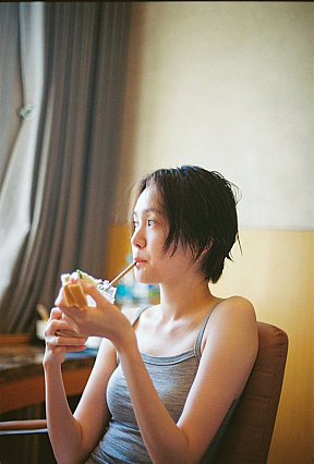 「尾碕真花セカンド写真集(仮)」(東京ニュース通信社刊) 撮影/枝優花