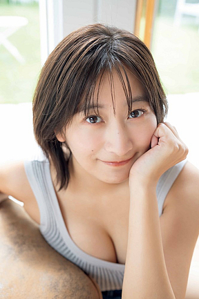 ©︎榎原依那／白泉社　撮影／小池伸一郎