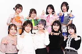 アップアップガールズ（２）メンバー（後列）とオーディション参加者（前列）