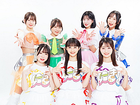 アップアップガールズ（２）メンバー（後列）と新メンバー（前列）