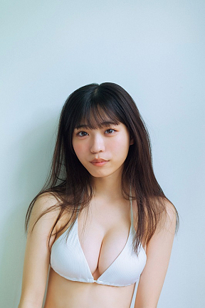 「僕が見たかった青空 金澤亜美ファースト写真集（仮）」（東京ニュース通信社刊）撮影＝細居幸次郎