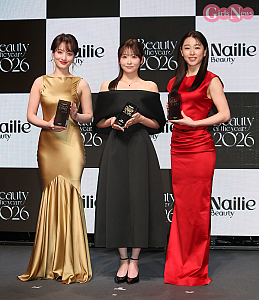 谷まりあ・櫻井優衣・桜井日菜子